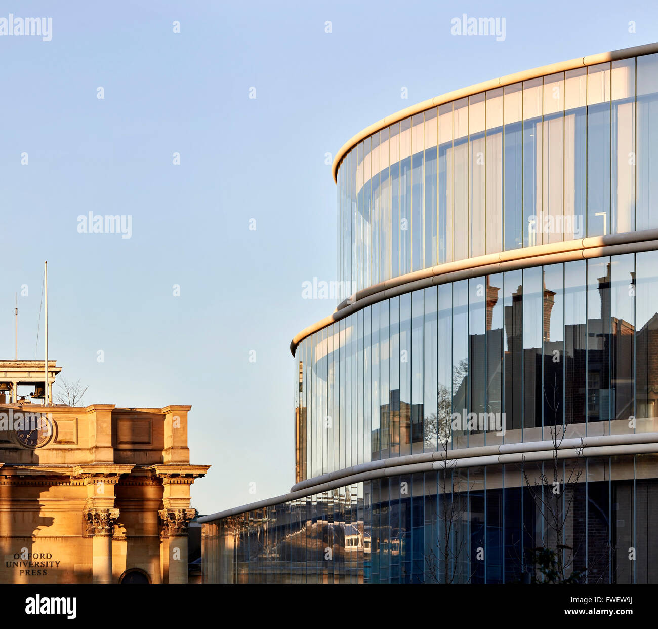 Glazing with reflection and Oxford University Press building. The Blavatnik School of Government at the University of Oxford, Ox Stock Photo