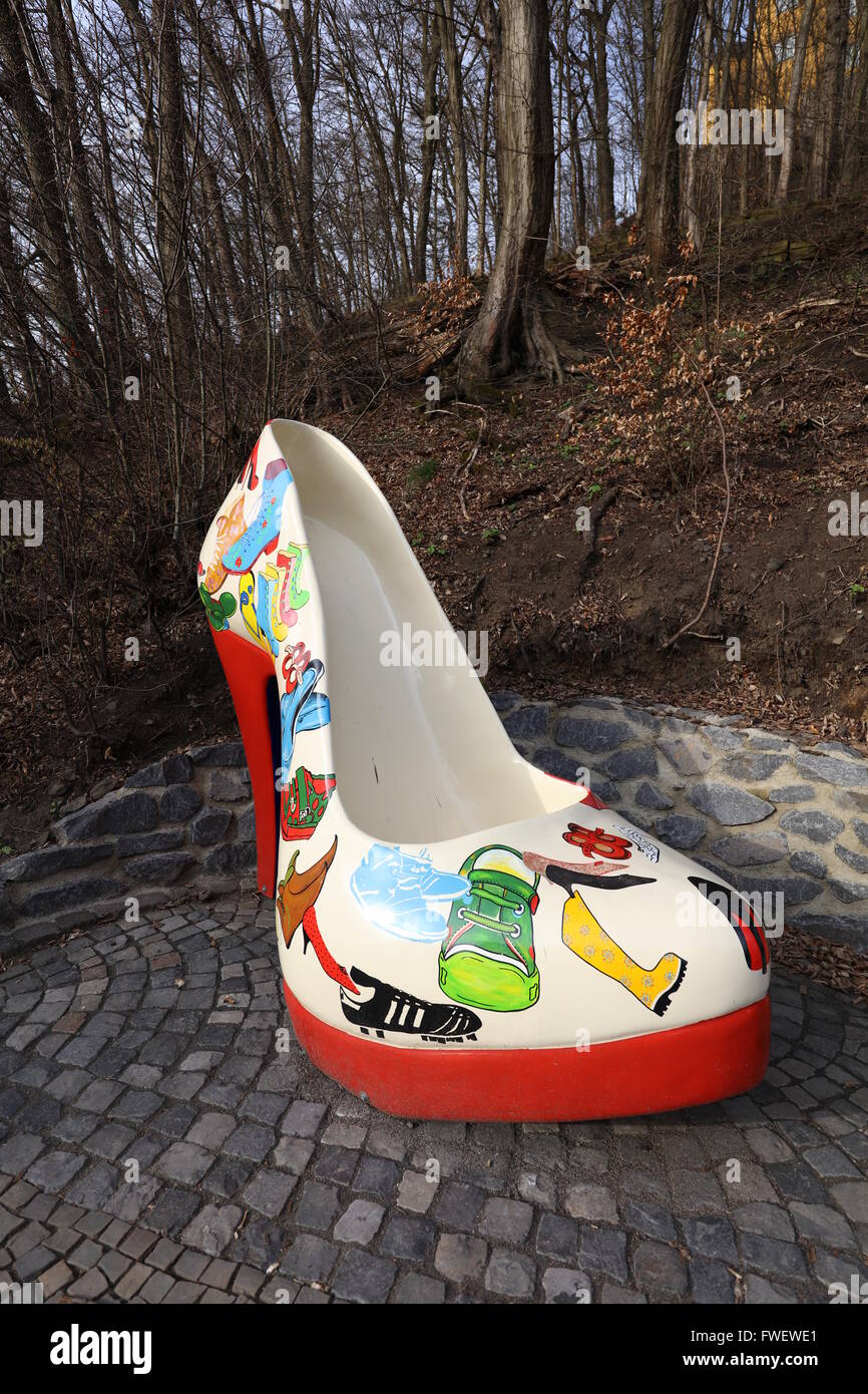 Schuh auf Schuh Monstiletto, oversized high heel, EU size 302, right shoe, city art outside lead to the new fashion outlet Stock Photo