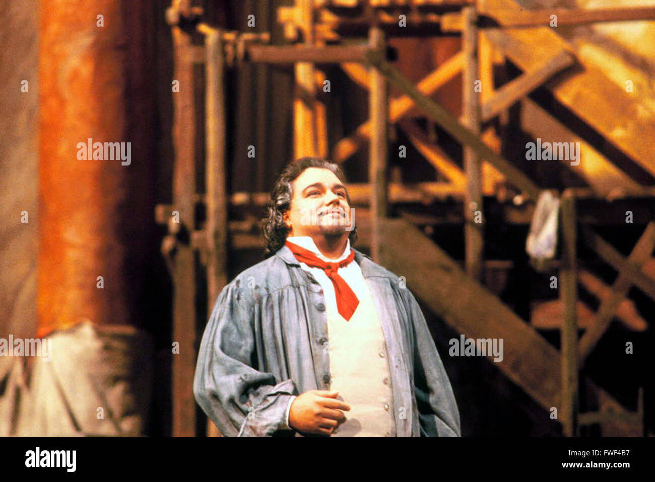 Salvatore Licitra, Italian tenor makes his Metropolitan Opera debut in Puccini's 'Tosca' replacing Luciano Pavarotti, Lincoln Center for the Performing Arts, New York City, USA, 12 May 2002. Stock Photo