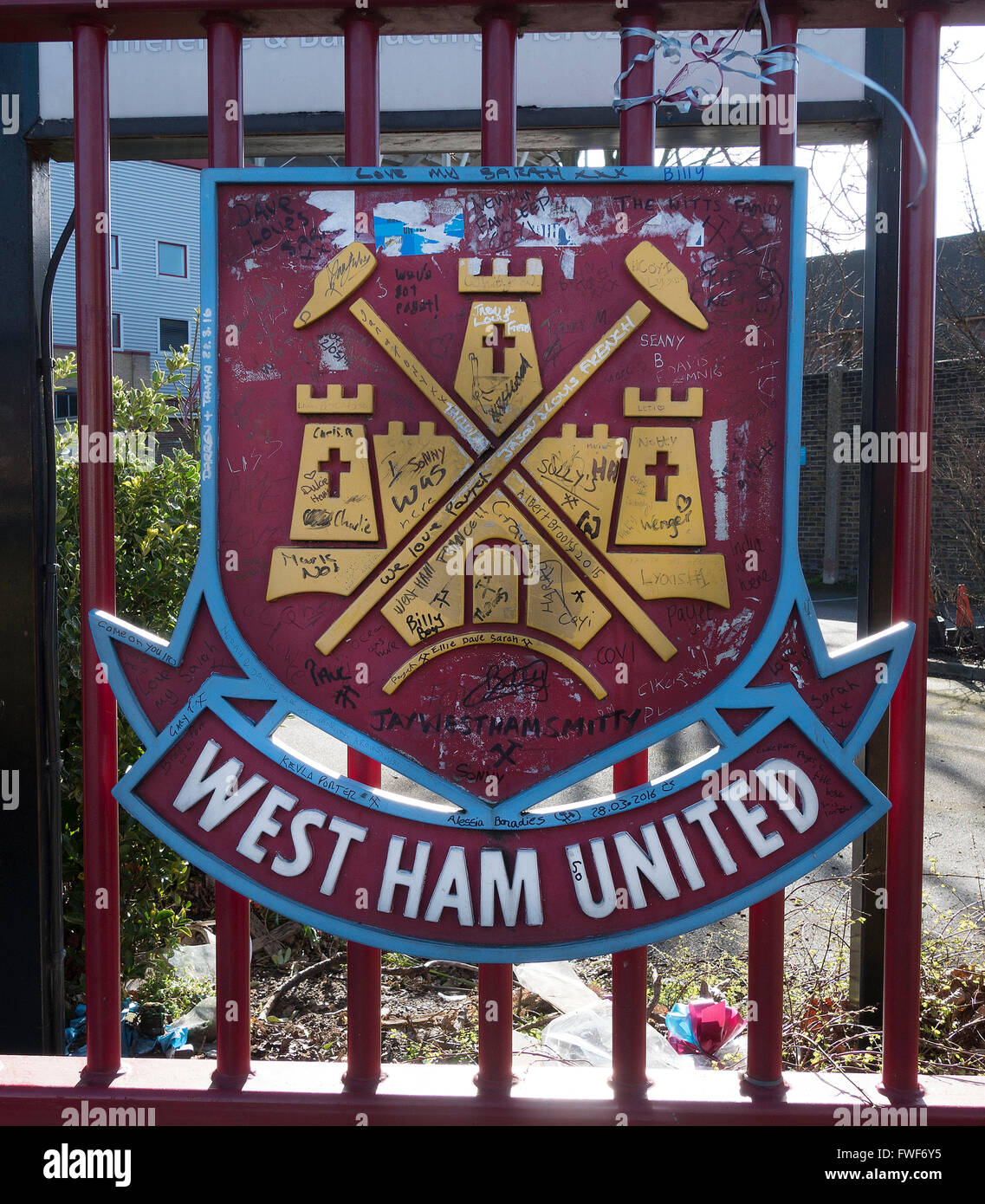 West Ham United shield outside Boleyn Ground stadium in Upton Park Stock Photo