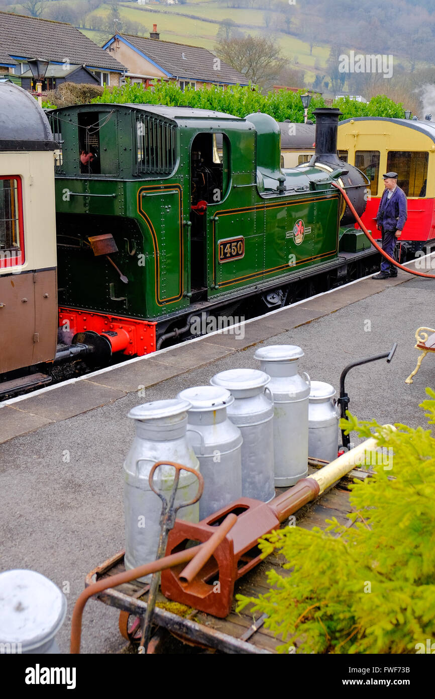 1450 and 2 car auto train at Glyndyfrdwy Station, Llangollen Railway. Stock Photo