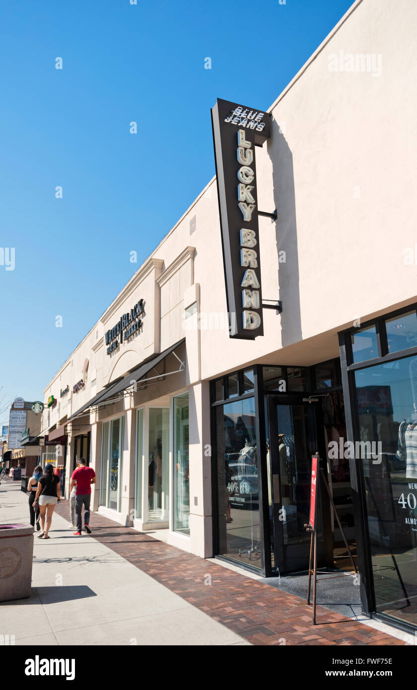 Strip mall in Long Beach, California with 'Lucky Brand' apparel store Stock Photo