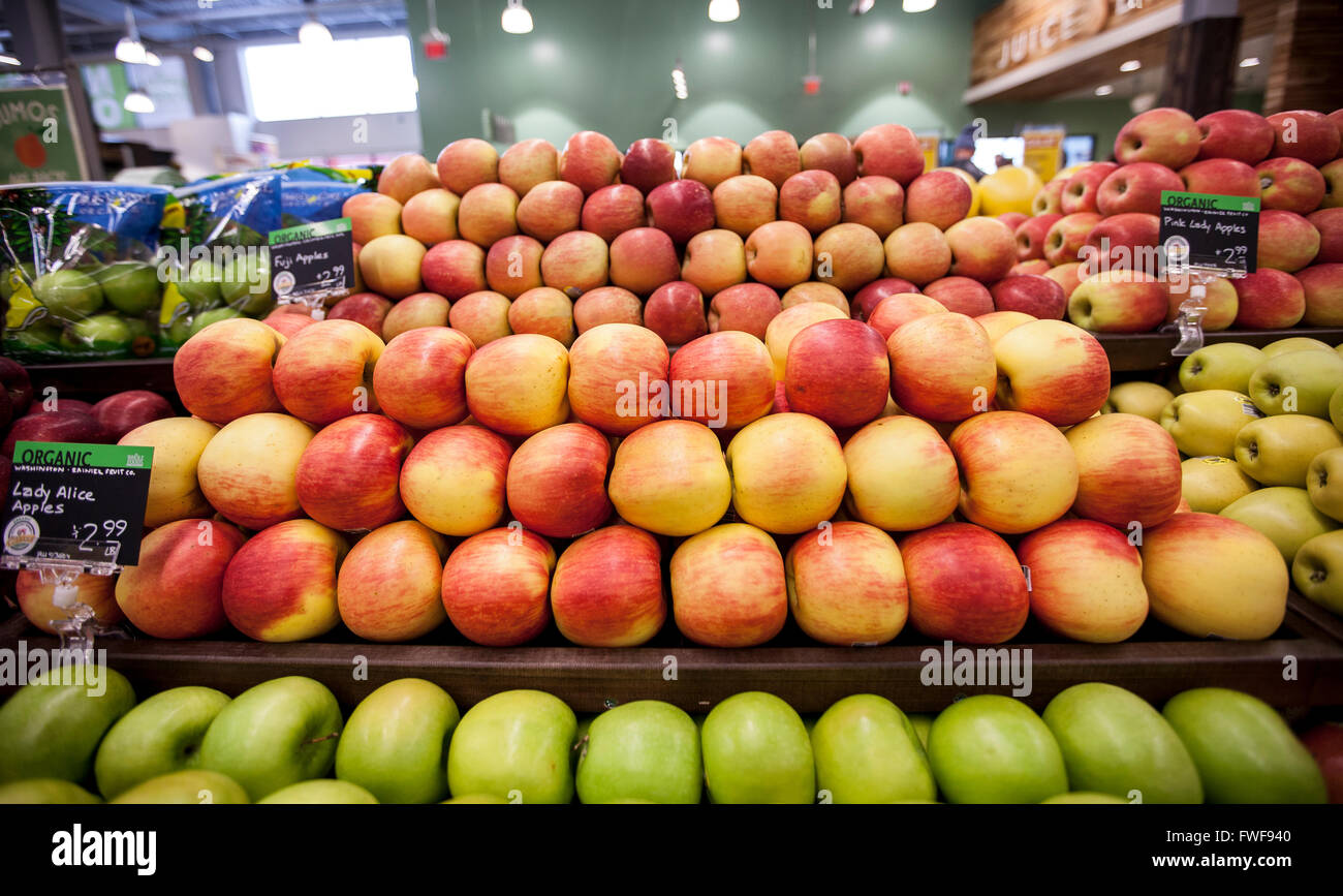 Organic Granny Smith Apples at Whole Foods Market