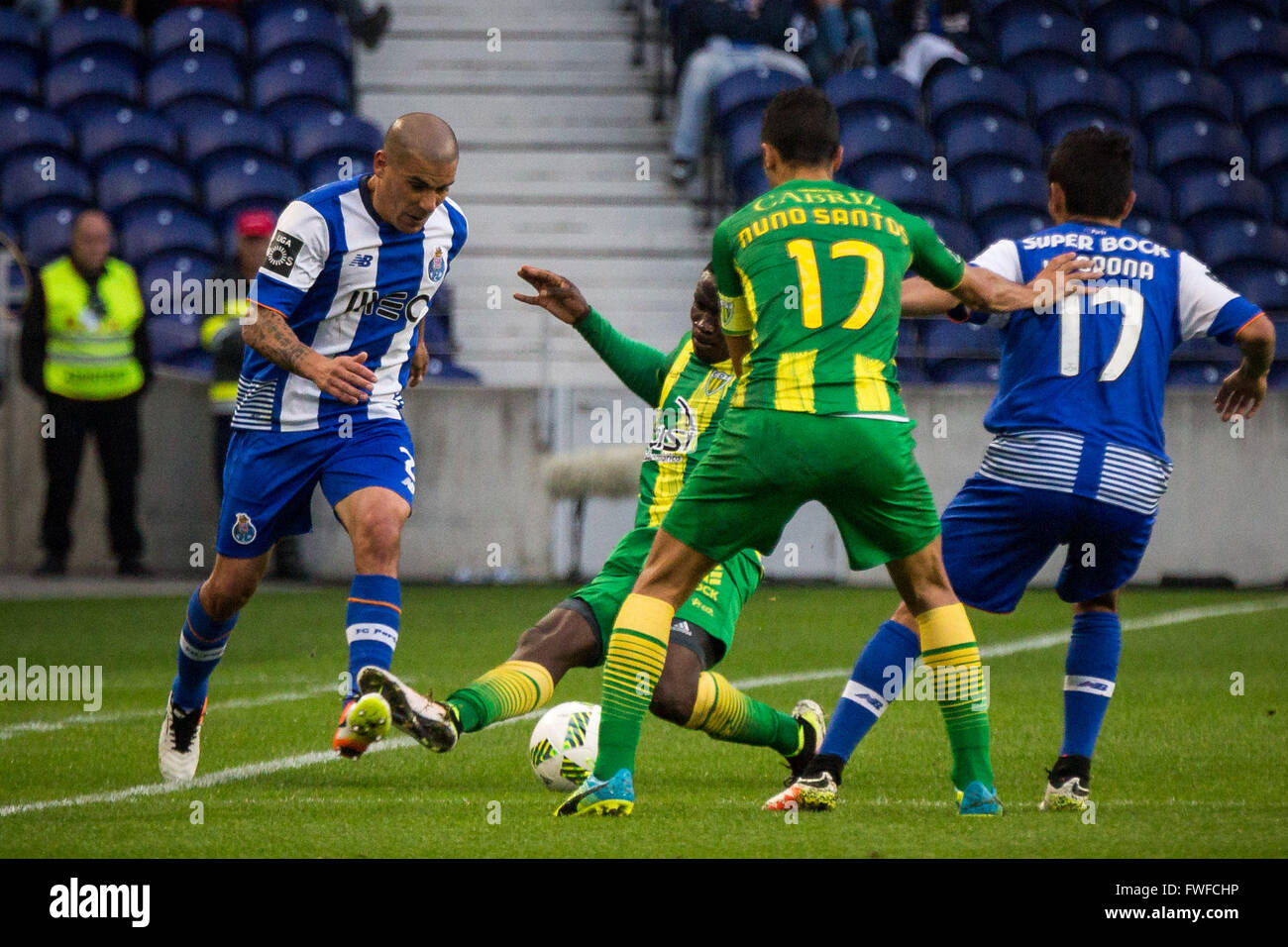 Porto, Portugal. 04th Apr, 2016. FC Porto's player Maxi Pereira in action during first league match between FC Porto and Tondela, at Dragon Stadium in Porto, Portugal. Credit:  Diogo Baptista/Alamy Live News Stock Photo
