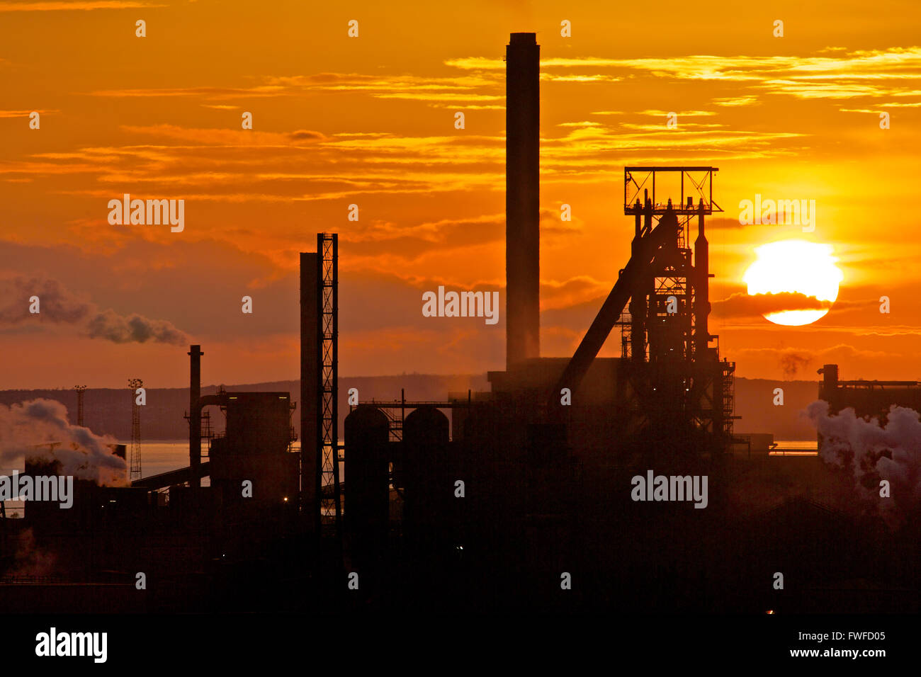Tata Steel works, Port Talbot, South Wales, UK. 4th April 2016. Sun setts over Tata Steel works, Port Talbot, South Wales, on a day that the Welsh Government was reconvened to discuss the crisis. Over 4000 jobs are under risk after Tata steel announced it's intention last week to sell it's steel working sites across the UK. Credit: Haydn Denman/Alamy Live News Stock Photo