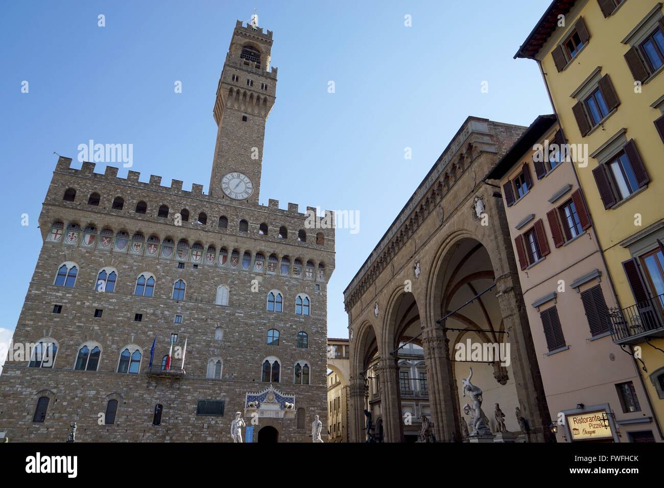 Italy: Palazzo Vecchio (town hall, left) and Loggia dei Lanzi (right) at Piazza della Signoria in Florence. Photo from 20. February 2016. Stock Photo