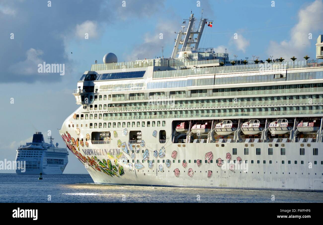 The cruise ship 'Norwegian Gem' is leaving the harbour. The Norwegian Gem was built in 2007 and the size of the ship is Panamax. The builder of the ship was the Meyer Werft, Papenburg, Germany Stock Photo