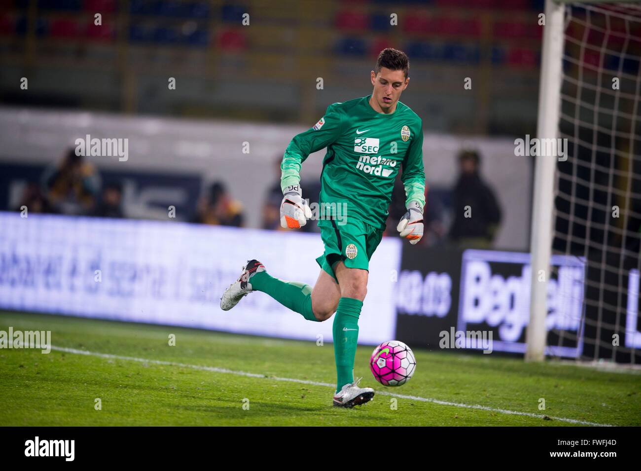 Bologna, Italy. 4th Apr, 2016. Pierluigi Gollini (Hellas) Football/Soccer : Italian 'Serie A' match between Bologna FC 0-1 Hellas Verona at Stadio Renato Dall'Ara in Bologna, Italy . © Maurizio Borsari/AFLO/Alamy Live News Stock Photo