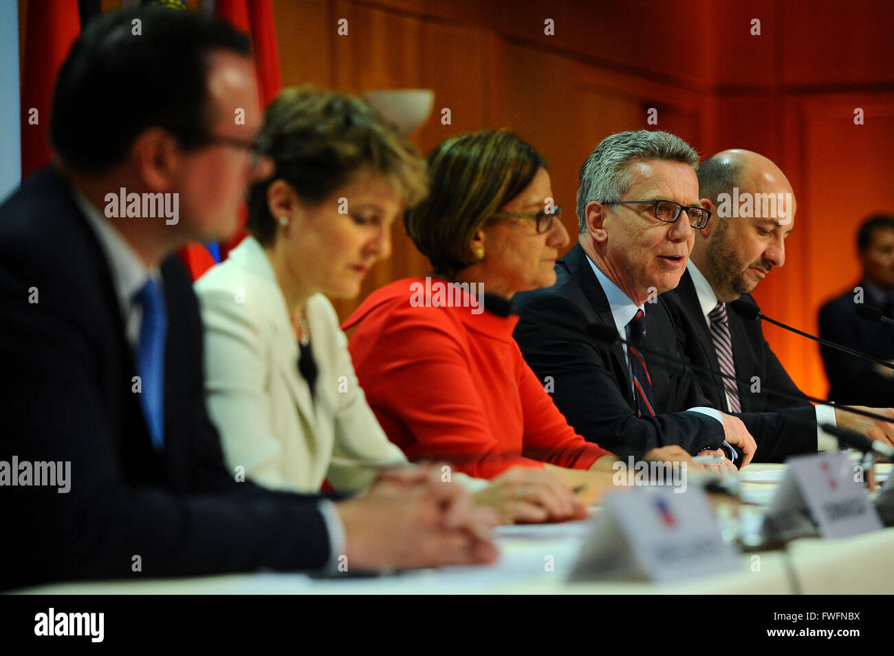 Vienna, Austria. 5th Apr, 2016. (L-R) Deputy Prime Minister of Liechtenstein Thomas Zwiefelhofer, Swiss Justice Minister Simonetta Sommaruga, Austrian Interior Minister Johanna Mikl-Leitner, German Interior Minister Thomas de Maiziere and Luxembourg Minister of Interior Security Etienne Schneider attend a press conference after a meeting in Vienna, Austria, April 5, 2016. The officials held a meeting in Vienna on Tuesday to discuss issues related to refugees. © Qian Yi/Xinhua/Alamy Live News Stock Photo