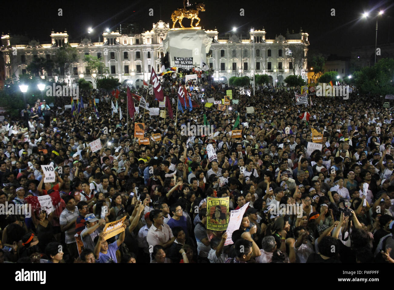 Lima, Peru. 5th Apr, 2016. People take part in a march against the coup of April 5, 1992 by former Peruvian President Alberto Fujimori to express their disagreement with the presidential candidate Keiko Fujimori, daugther of Alberto Fujimori in Lima, capital of Peru, on April 5, 2016. © Luis Camacho/Xinhua/Alamy Live News Stock Photo