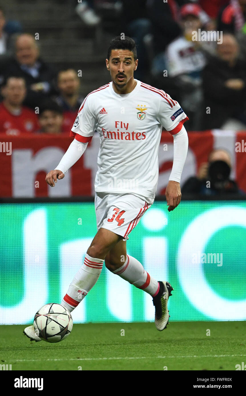 Lisboa's Andre Almeida in action during the Champions League quarter finals first leg soccer match between Bayern Munich and S.L. Benfica at Allianz Arena in Munich, Germany, 5 April 2016. PHOTO: ANDREAS GEBERT/dpa Stock Photo