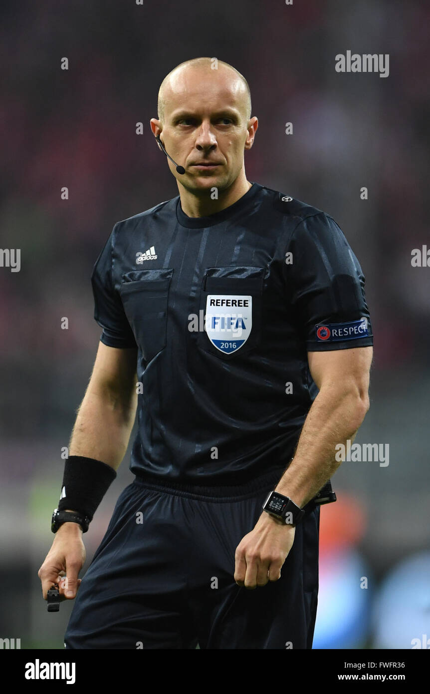 Referee Szymon Marciniak during the Champions League quarter finals first leg soccer match between Bayern Munich and S.L. Benfica at Allianz Arena in Munich, Germany, 5 April 2016. PHOTO: ANDREAS GEBERT/dpa Stock Photo