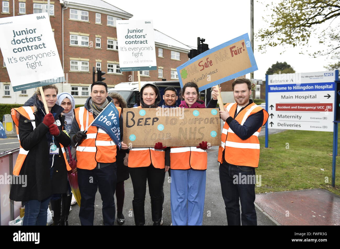 Hillingdon Hospital Middlesex 6th April 2016 Junior Doctors begin their 48 hour strike over the new contract proposed by the Government Credit:  Alan West/Alamy Live News Stock Photo