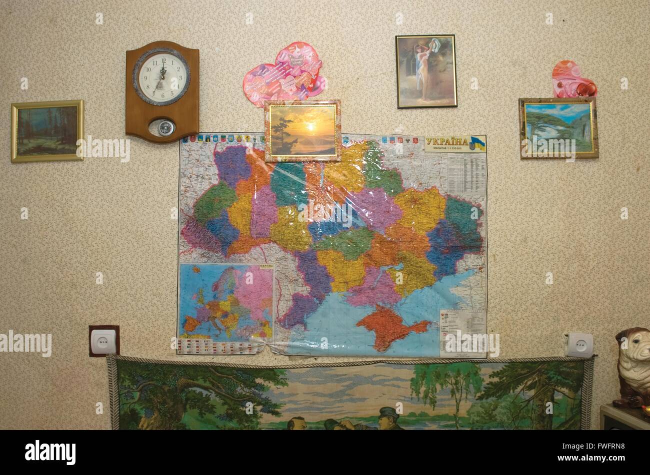 Odessa Ukraine A Shabby Map Of The World Pinned To A Wall In A Ukrainian Home The Wall Is Covered In Flowered Wallpaper And Framed Prints Stock Photo Alamy