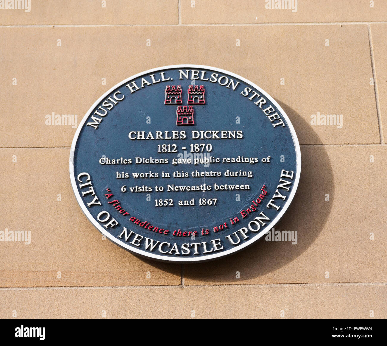 Charles Dickens blue plaque in Newcastle upon Tyne, England, UK Stock