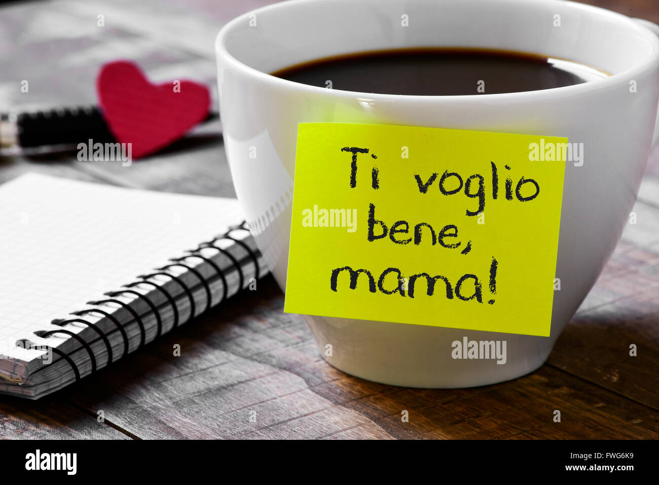 the sentence ti voglio benne mama, I love you mom written in italian in