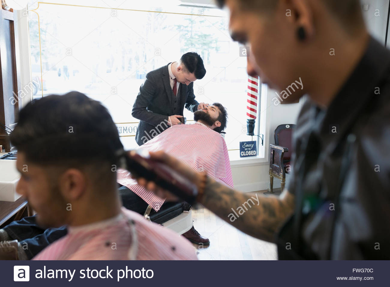 Barber shaving man Stock Photo Alamy
