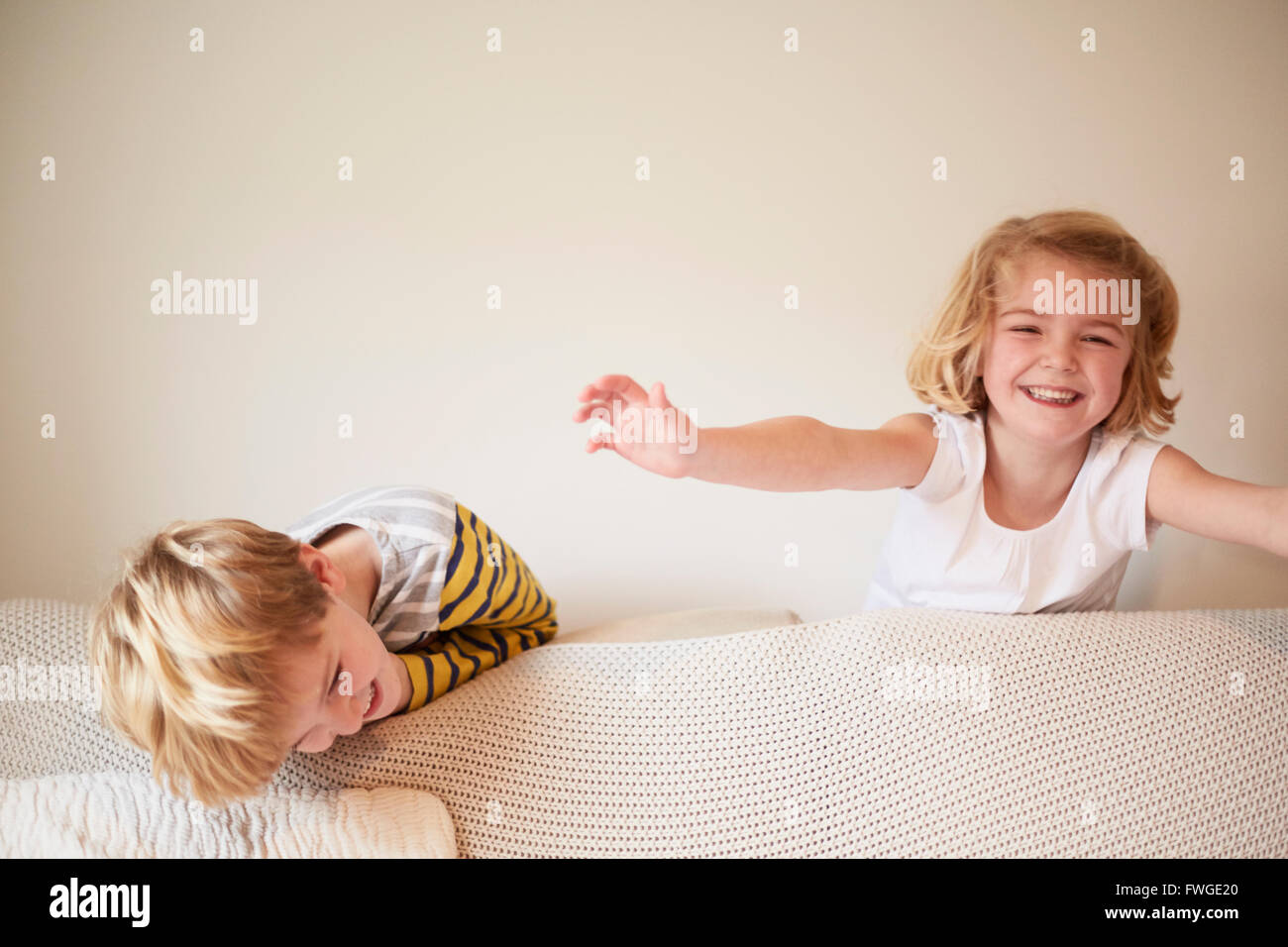 Two boys two girls smiling hi-res stock photography and images - Alamy