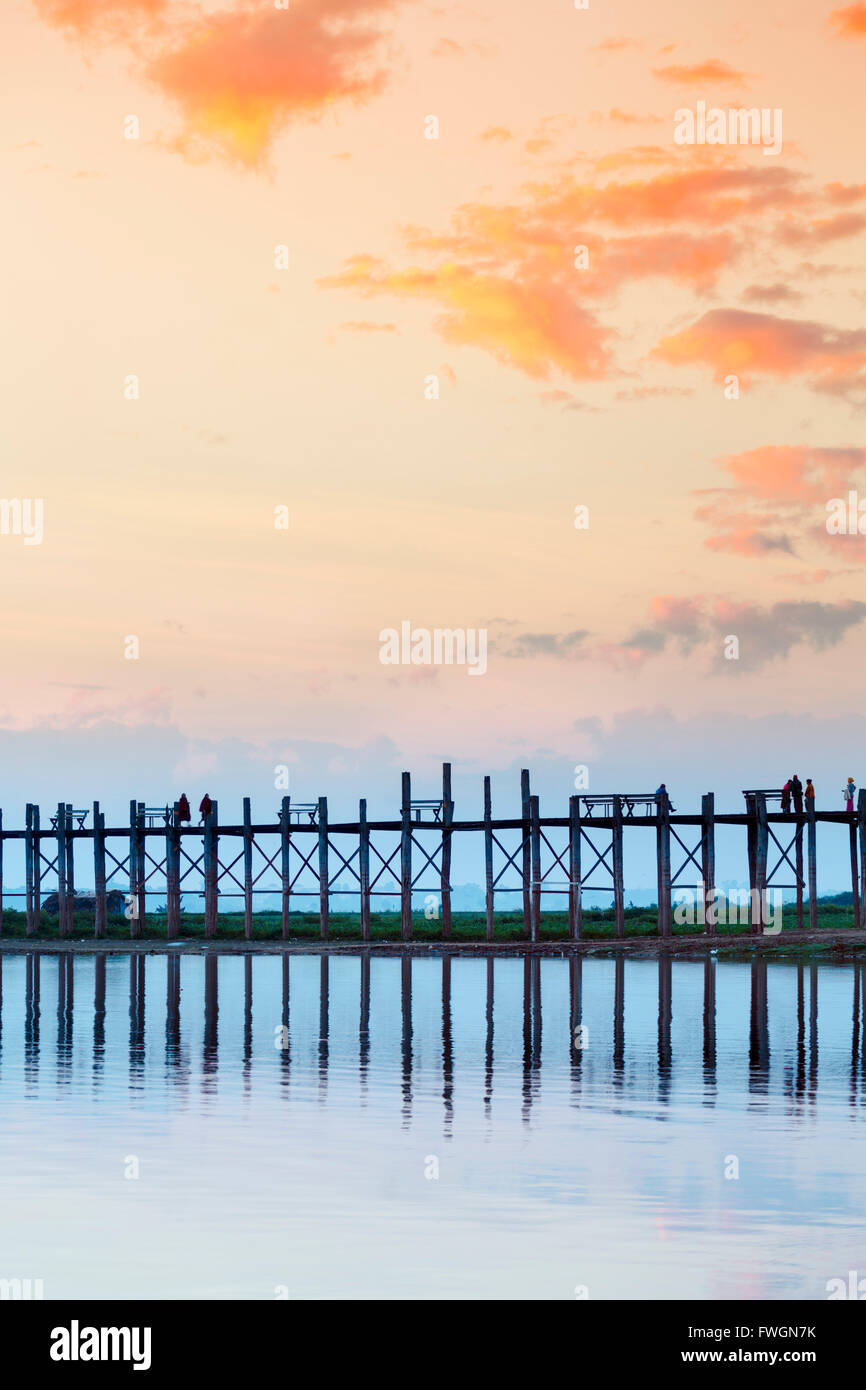 U Bein teak bridge and the Taungthaman Lake near Amarapura, Mandalay ...