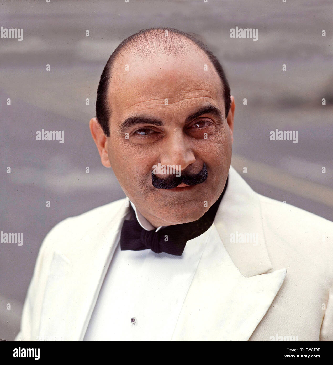 David Suchet on the set of Hercule Poirot 1992 Stock Photo Alamy