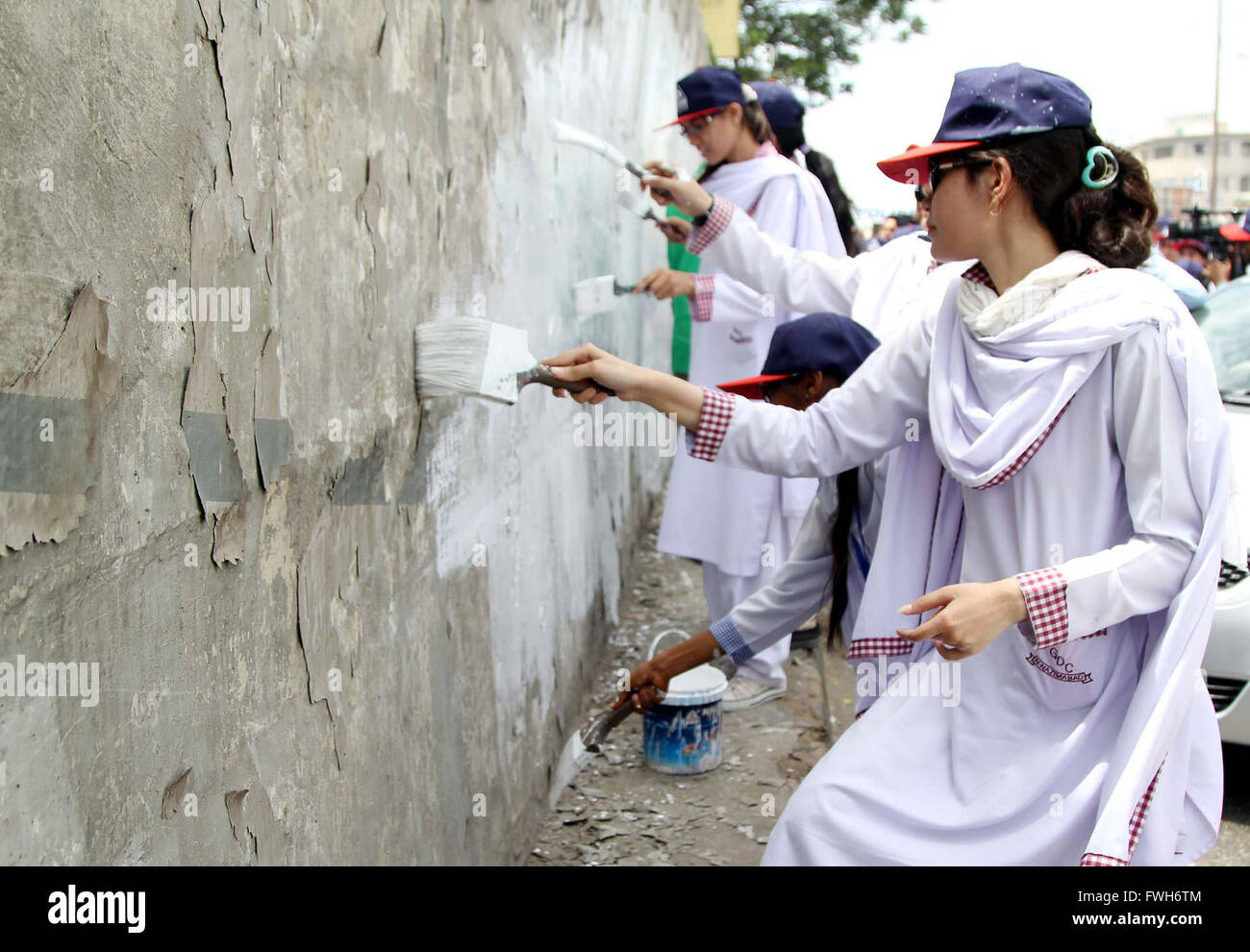 Fine art students busy in painting on wall o to show their skills