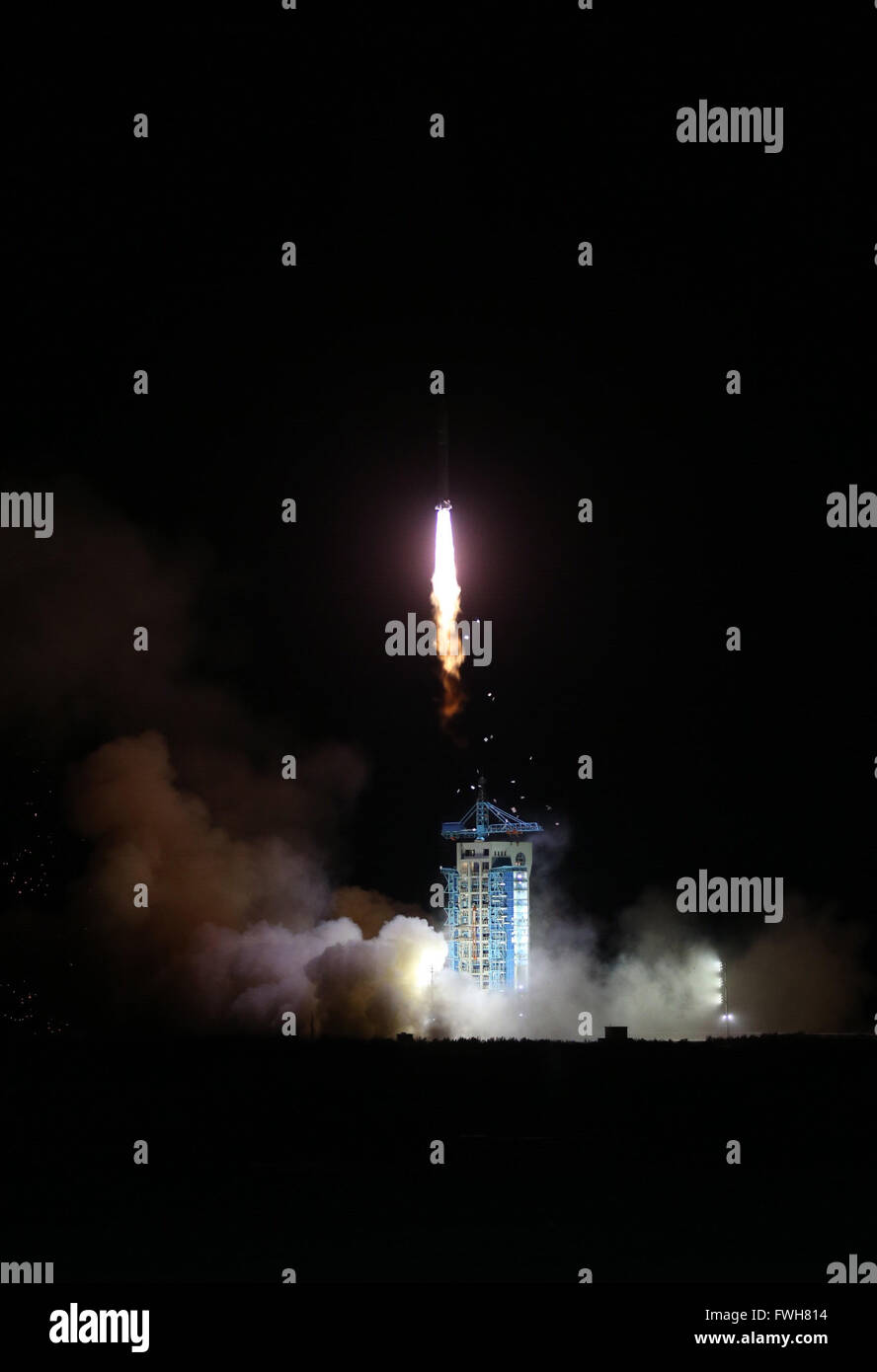 Jiuquan, China's Gansu Province. 6th Apr, 2016. A Long March 2-D rocket carrying the SJ-10 Satellite blasts off at the Jiuquan Satellite Launch Center in Jiuquan, northwest China's Gansu Province, April 6, 2016. China put into space a retrievable scientific research satellite in the early hours of Wednesday in a fresh bid to aid scientists back on Earth in studying microgravity and space life science. Credit:  Jin Liwang/Xinhua/Alamy Live News Stock Photo