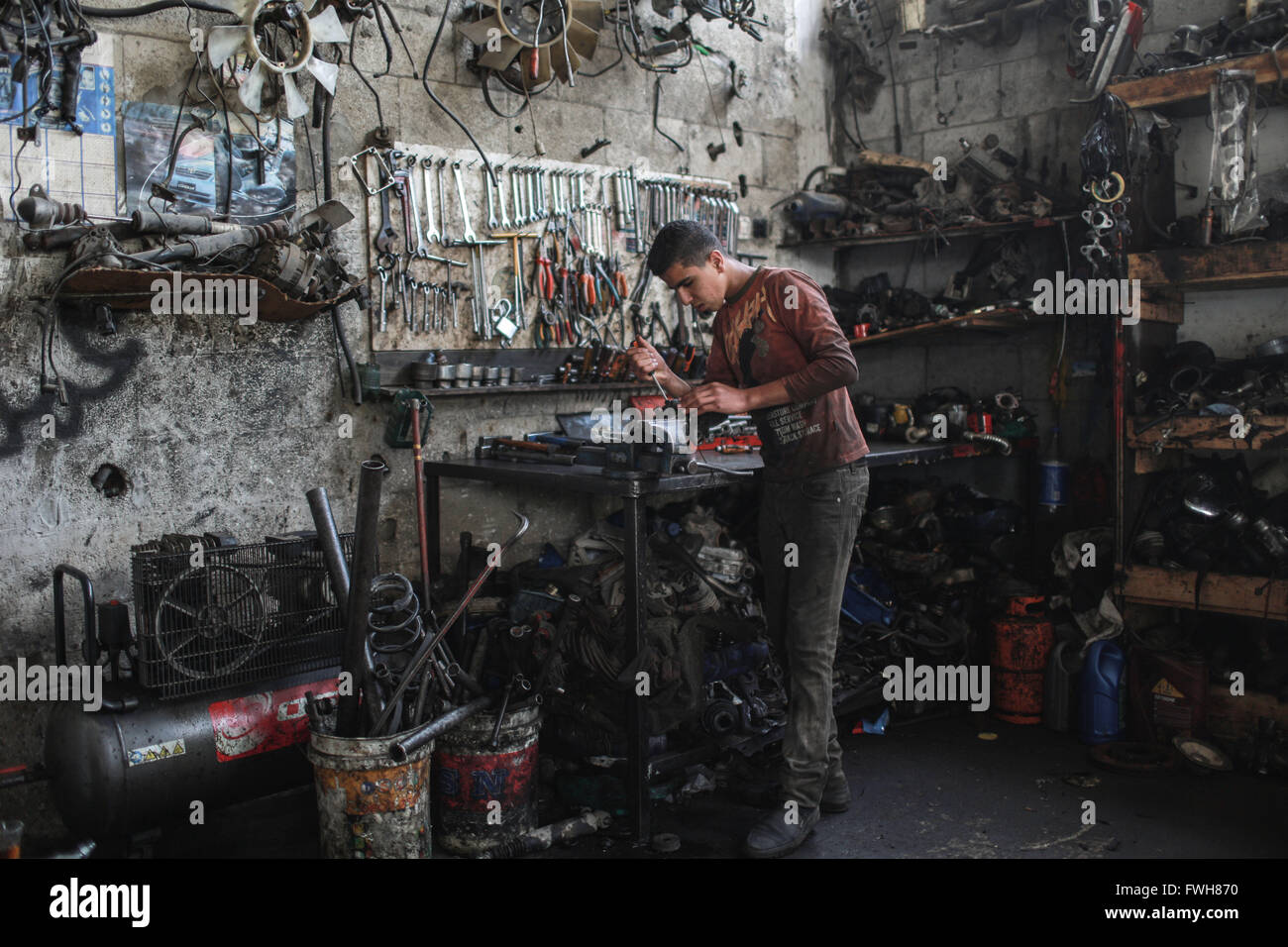 Gaza. 5th Apr, 2016. Palestinian boy Debes Talateni, 13, who works as a mechanic to help his father support their family is seen at a garage in Gaza City on April 5, 2016. Many Palestinian young boys are trying to make a living and support their family. © Wissam Nassar/Xinhua/Alamy Live News Stock Photo