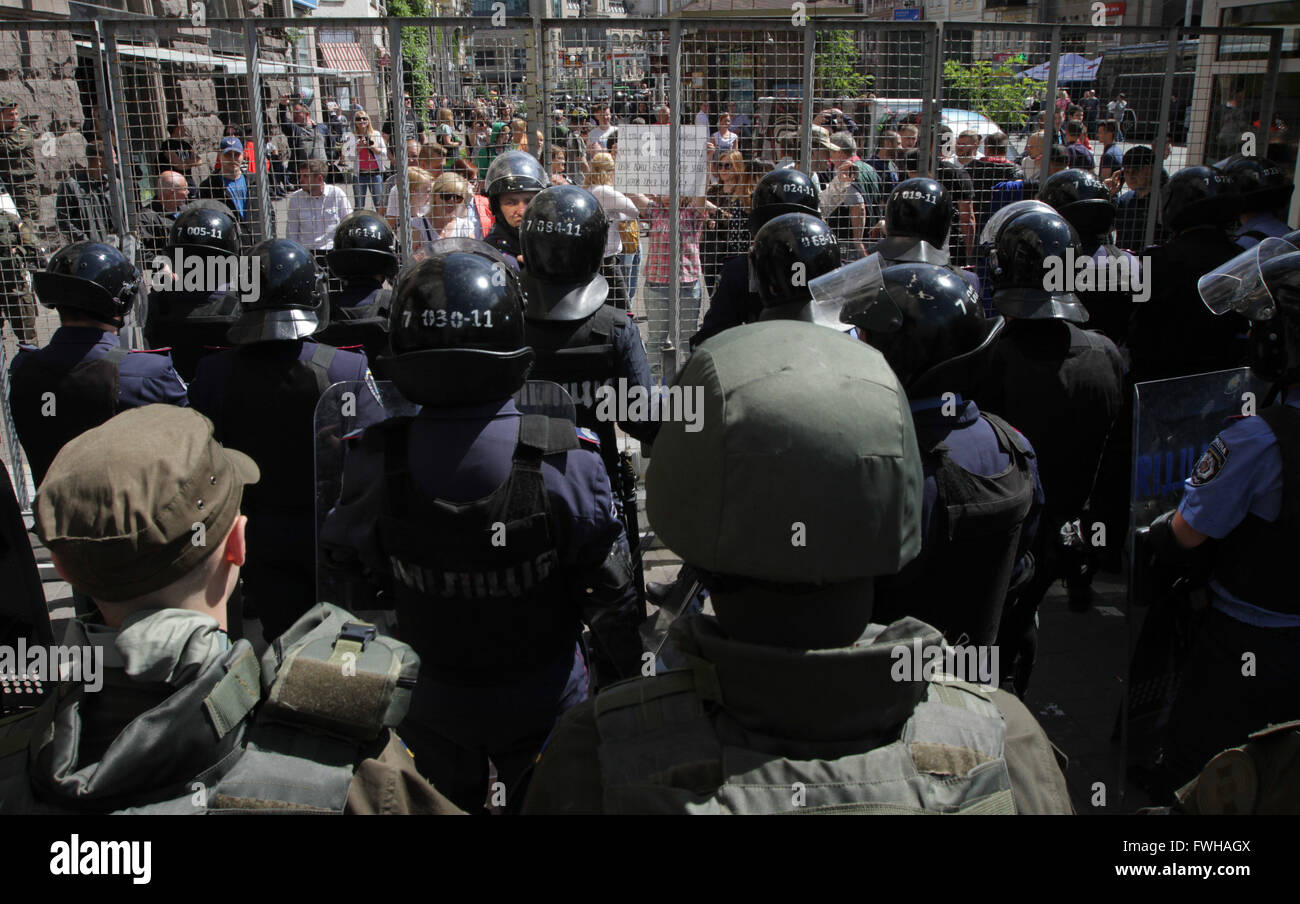 Ukraine riot police block hi-res stock photography and images - Alamy