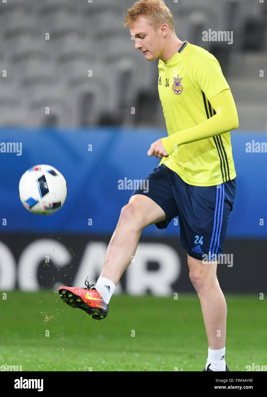 Viktor Kovalenko of Ukraine during a training session at Stade Pierre Mauroy in Lille, France, June 11, 2016. Ukraine will face Germany during the UEFA EURO 2016 on 12 June 2016. Photo: Arne Dedert/dpa Stock Photo