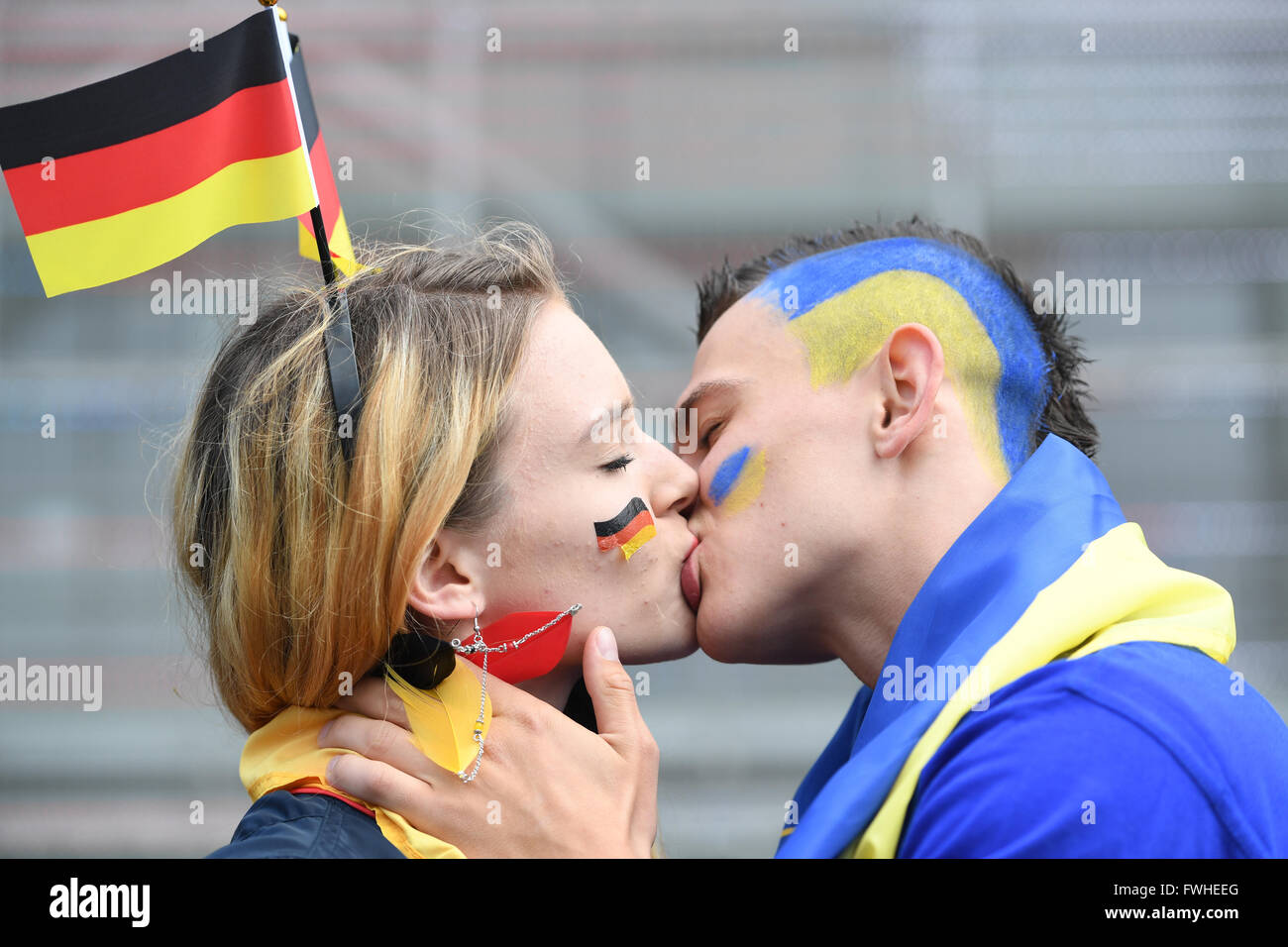 Народы украины против. Германия Украина. Украина – это Россия. Россия Украина поцелуй. Украинцы в Германии.