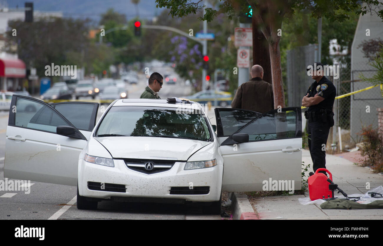 Los Angeles, USA. 12th June, 2016. Police search a car in Santa Monica, California, the United States, June 12, 2016. Santa Monica police arrested a man armed with a gun and seized a car with explosives here on Sunday morning hours before a gay pride parade in West Hollywood. Credit:  Yang Lei/Xinhua/Alamy Live News Stock Photo