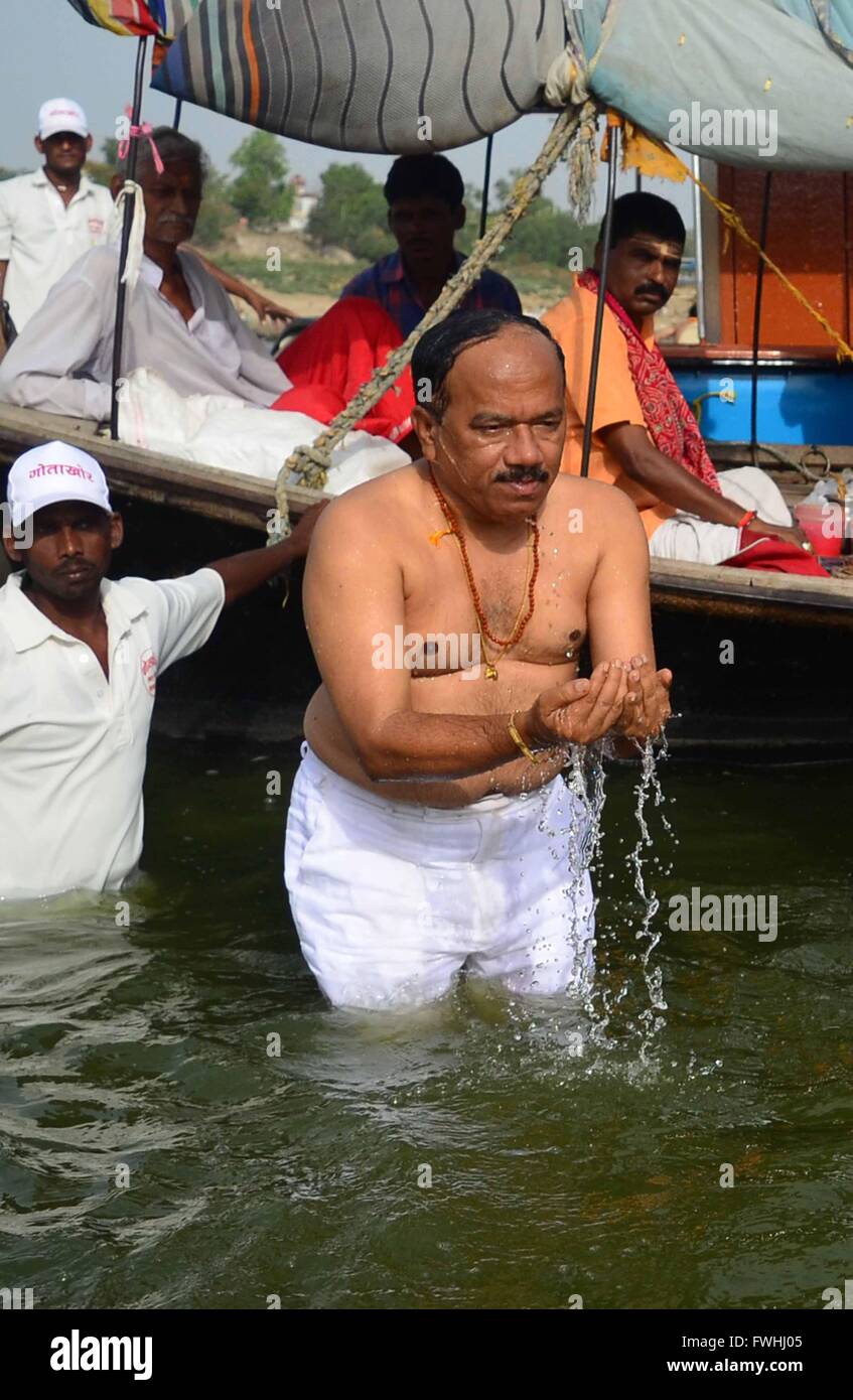 Allahabad, India. 13th June, 2016. Goa's Chief minister Laxmikant Pareskar taking holydip at Sangam in Allahabad on 13-06-2016. photo by prabhat kumar verma Credit:  Prabhat Kumar Verma/ZUMA Wire/Alamy Live News Stock Photo