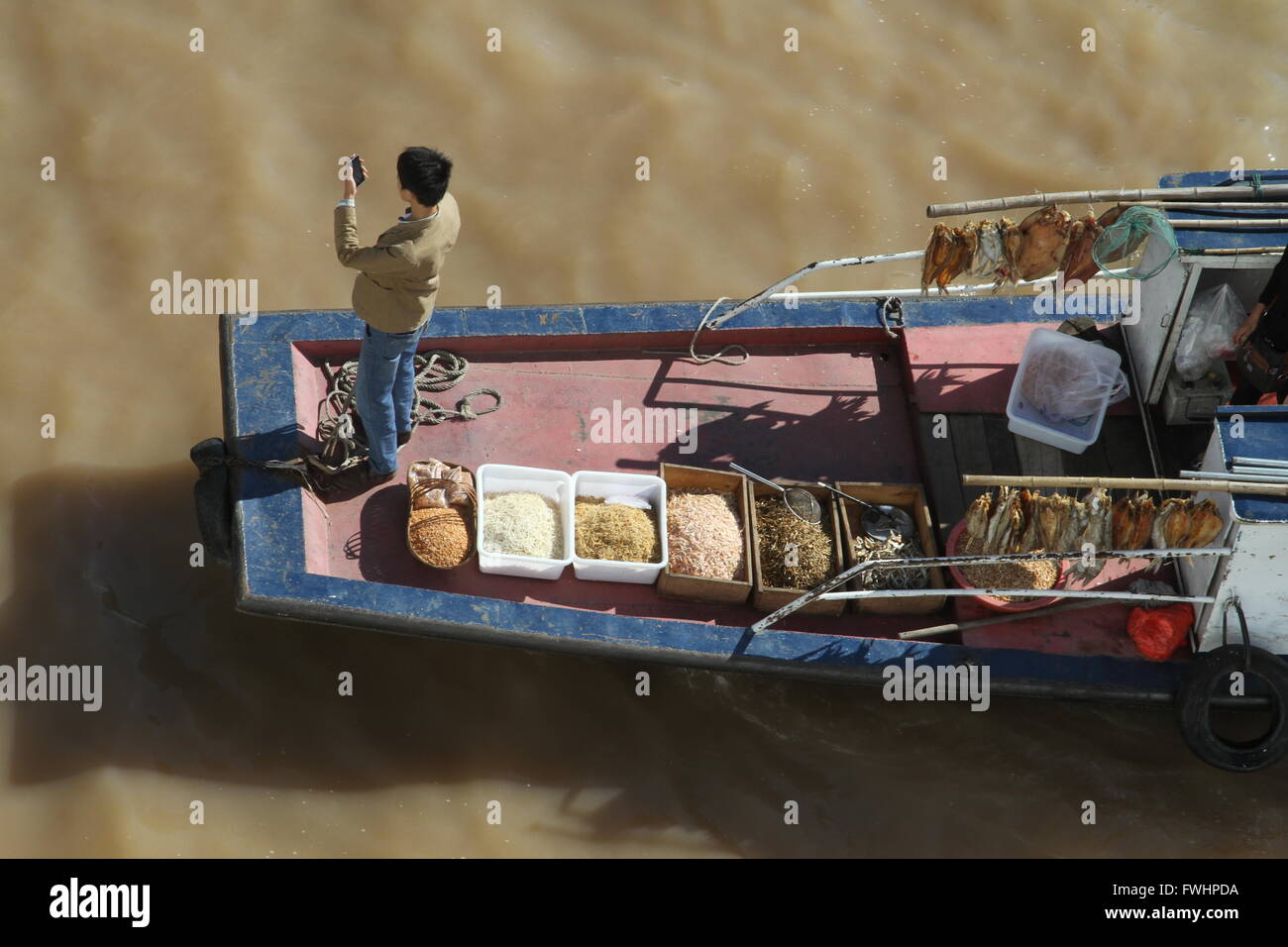 Chinese boat river hi-res stock photography and images - Alamy