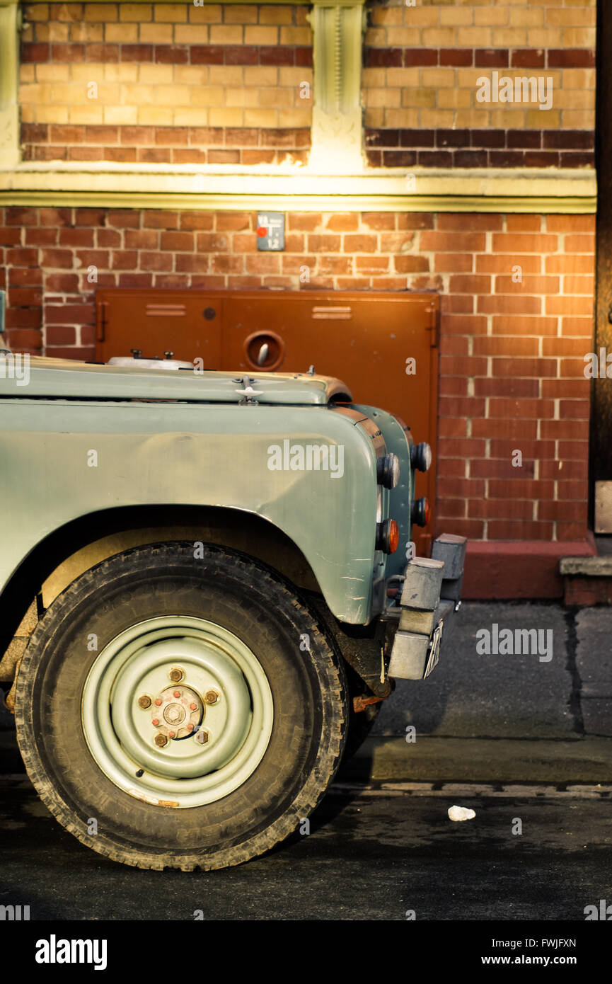 Car parked at house hi-res stock photography and images - Alamy