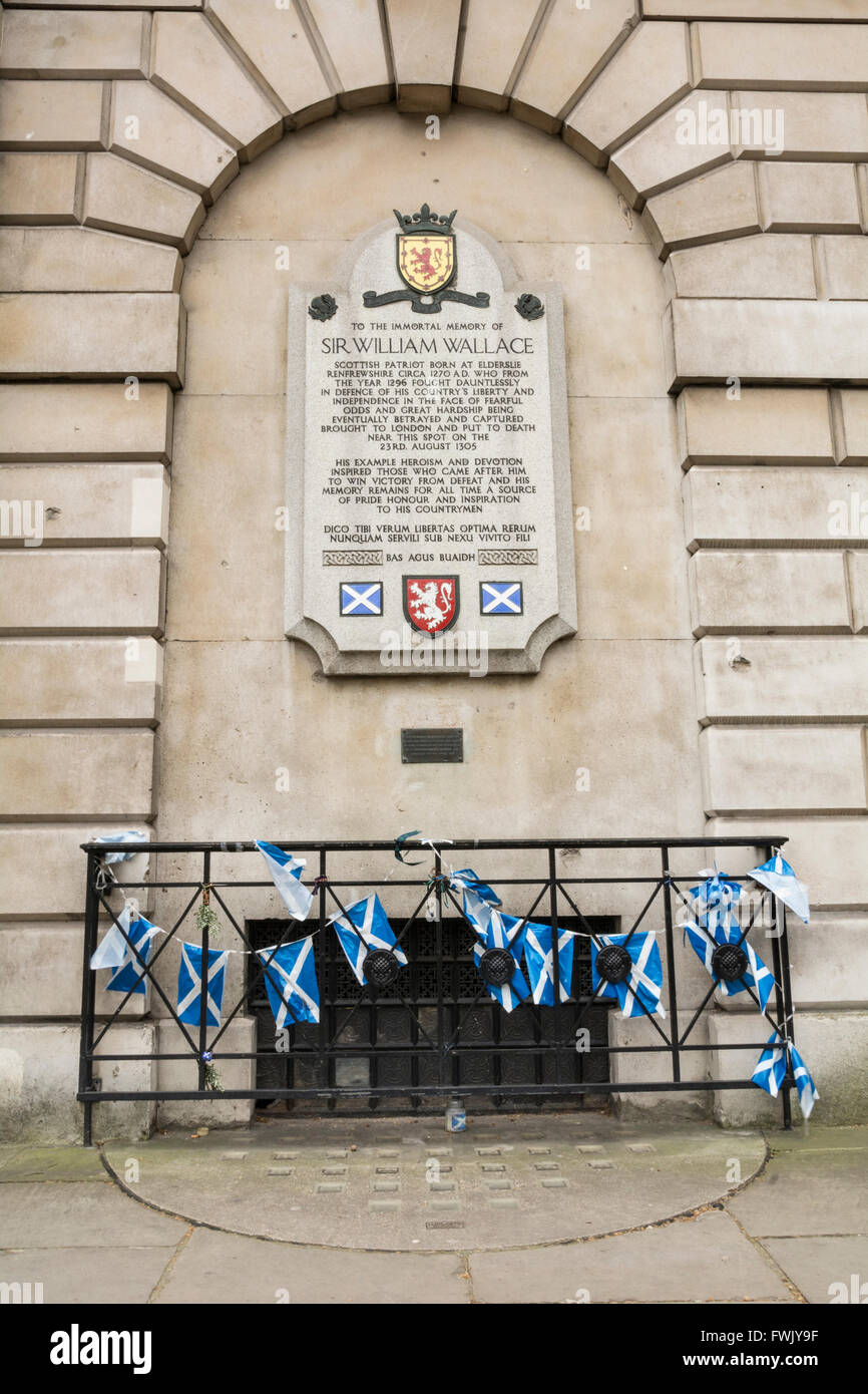 Sir William Wallace memorial outside St. Barts Hospital in Smithfield, central London, UK Stock Photo