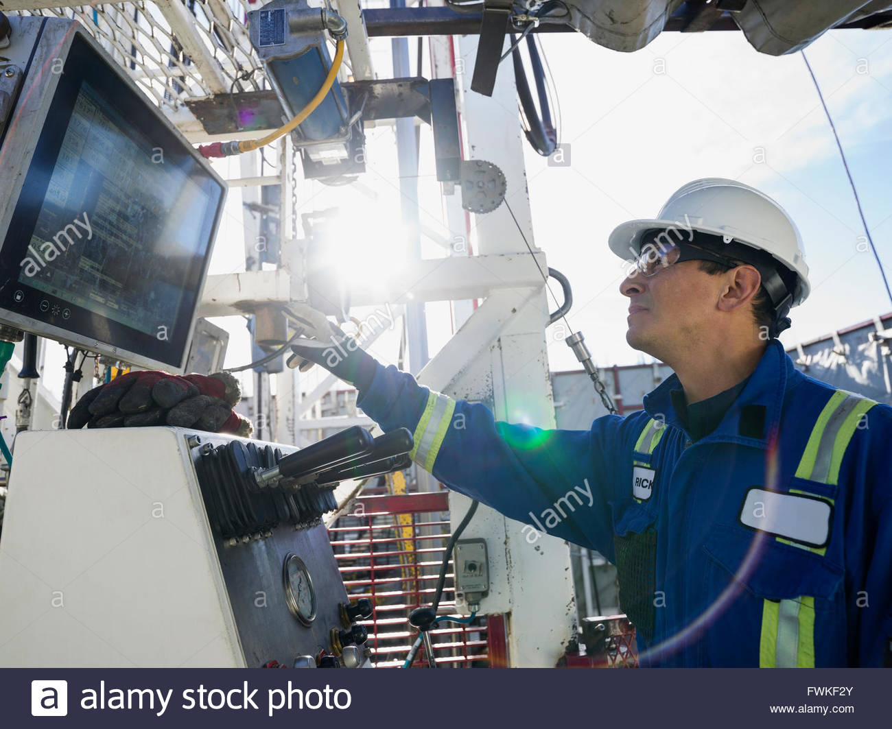 Oil engineer computer hires stock photography and images Alamy
