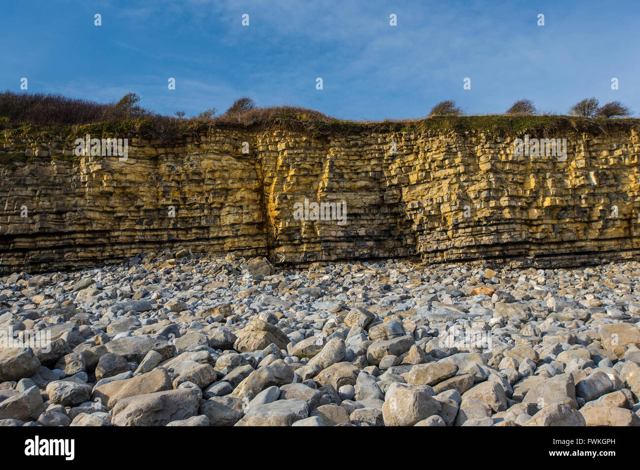 Rhoose Point Rocky Beach South Wales Blue Sky Stock Photo Alamy