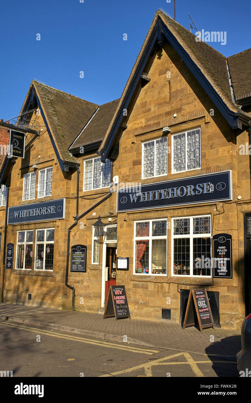 White Horse Inn Banbury Oxfordshire England UK Stock Photo - Alamy