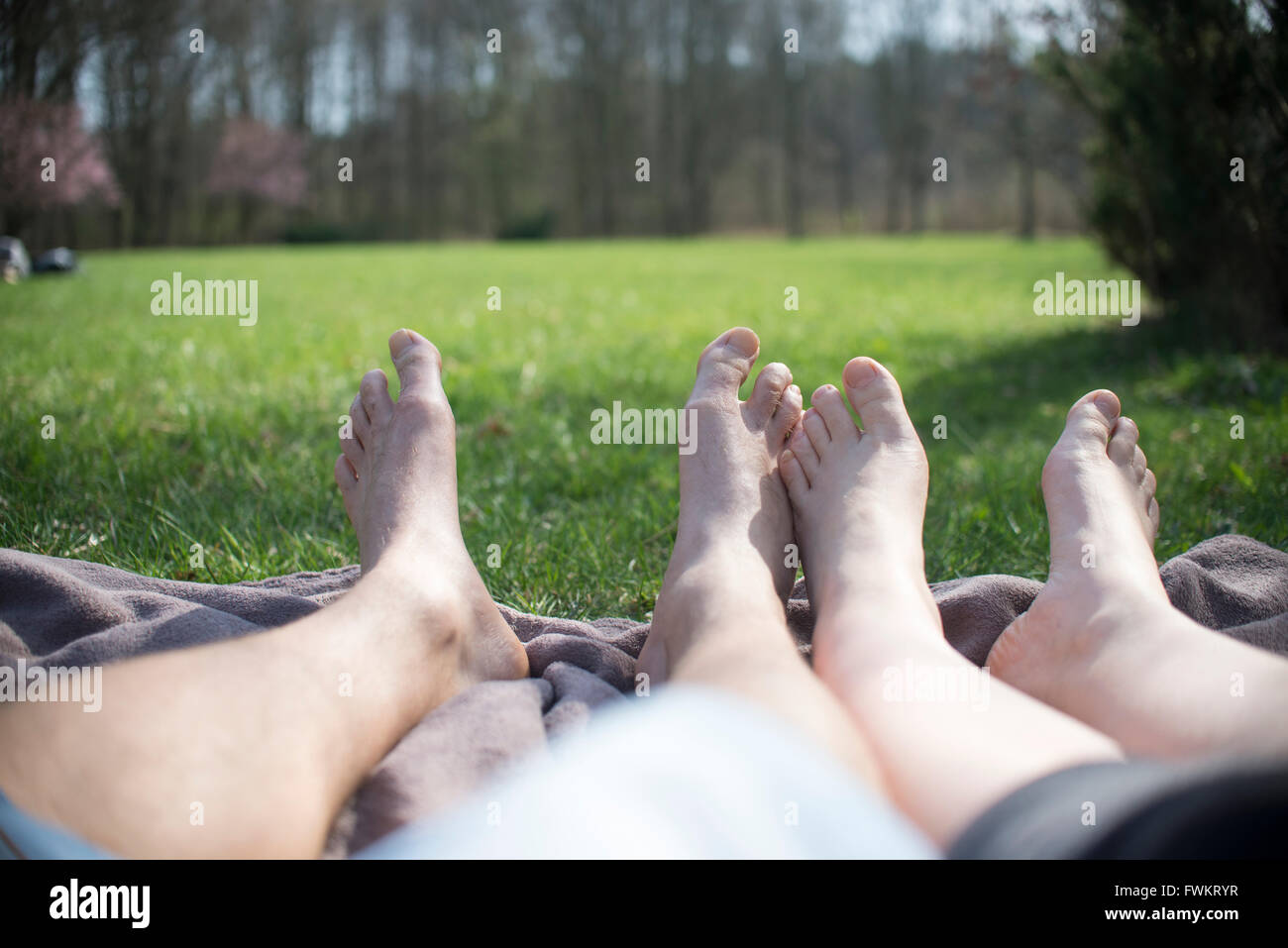 relaxing on picnic blanket, two person Stock Photo - Alamy