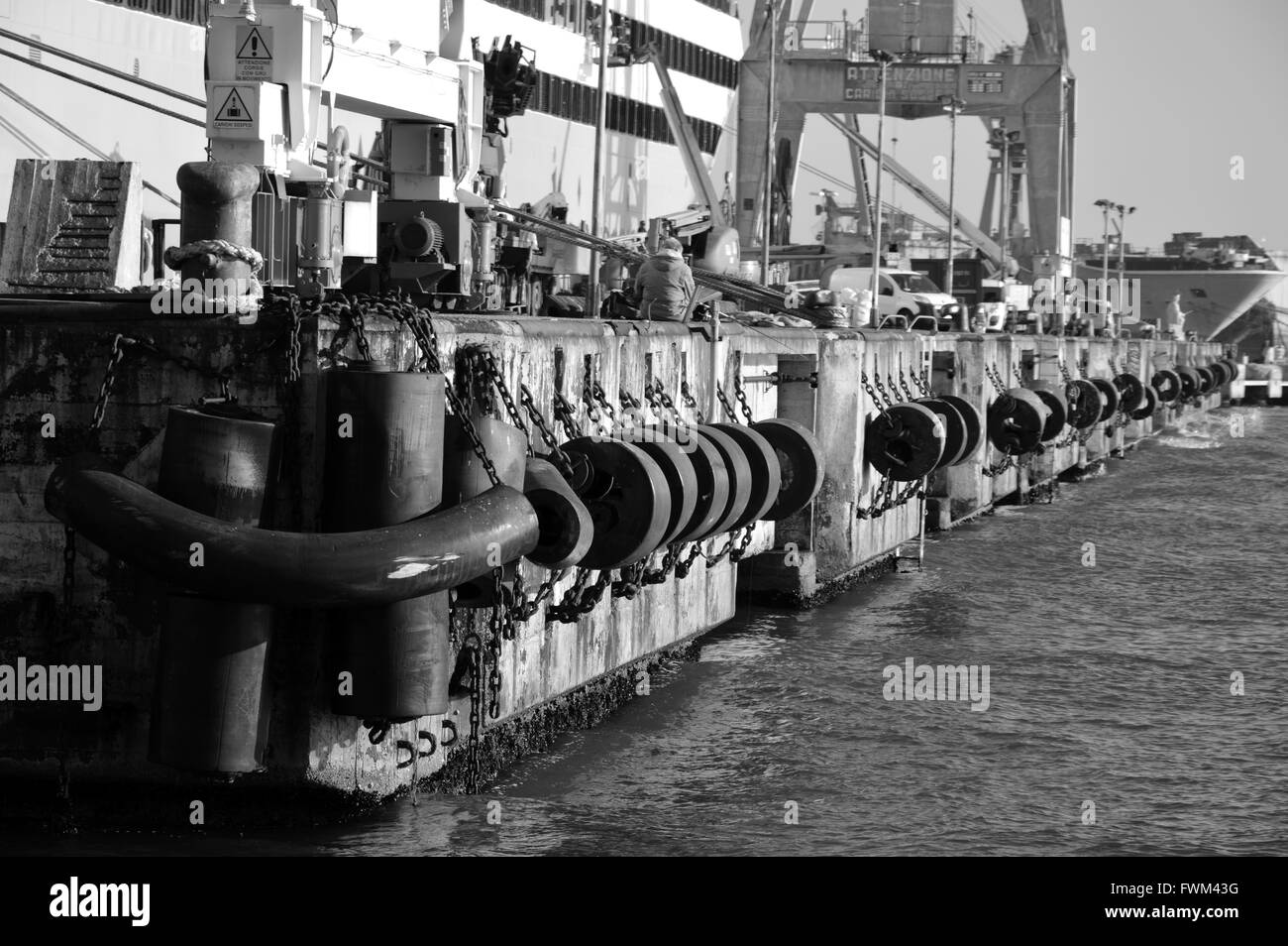Tire hanging from dock hires stock photography and images Alamy