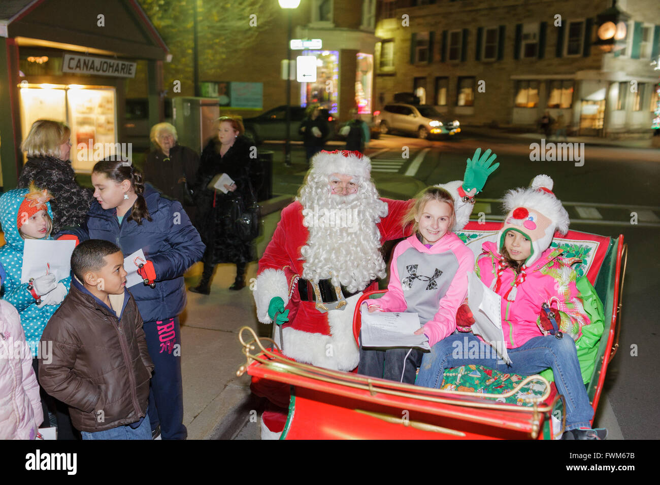 Boys and girls line up to go on a sleigh ride with Santa, Canajoharie, Mohawk Valley, New York, USA Stock Photo