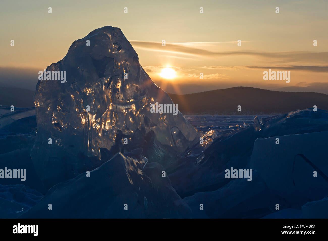 Sun rises over the ice floes Stock Photo - Alamy