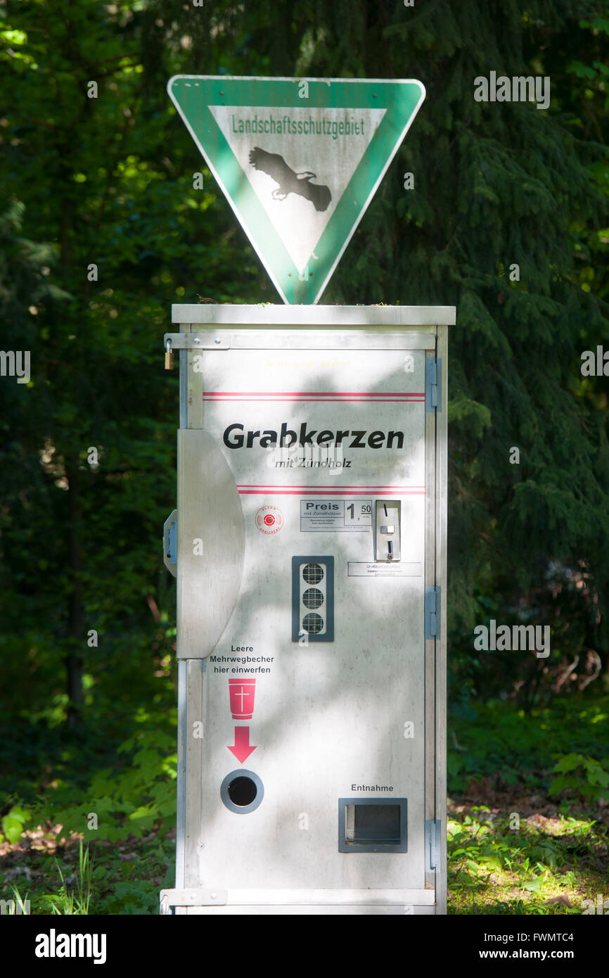 Köln, Lindenthal, Melaten-Friedhof, Grabkerzenautomat Stock Photo