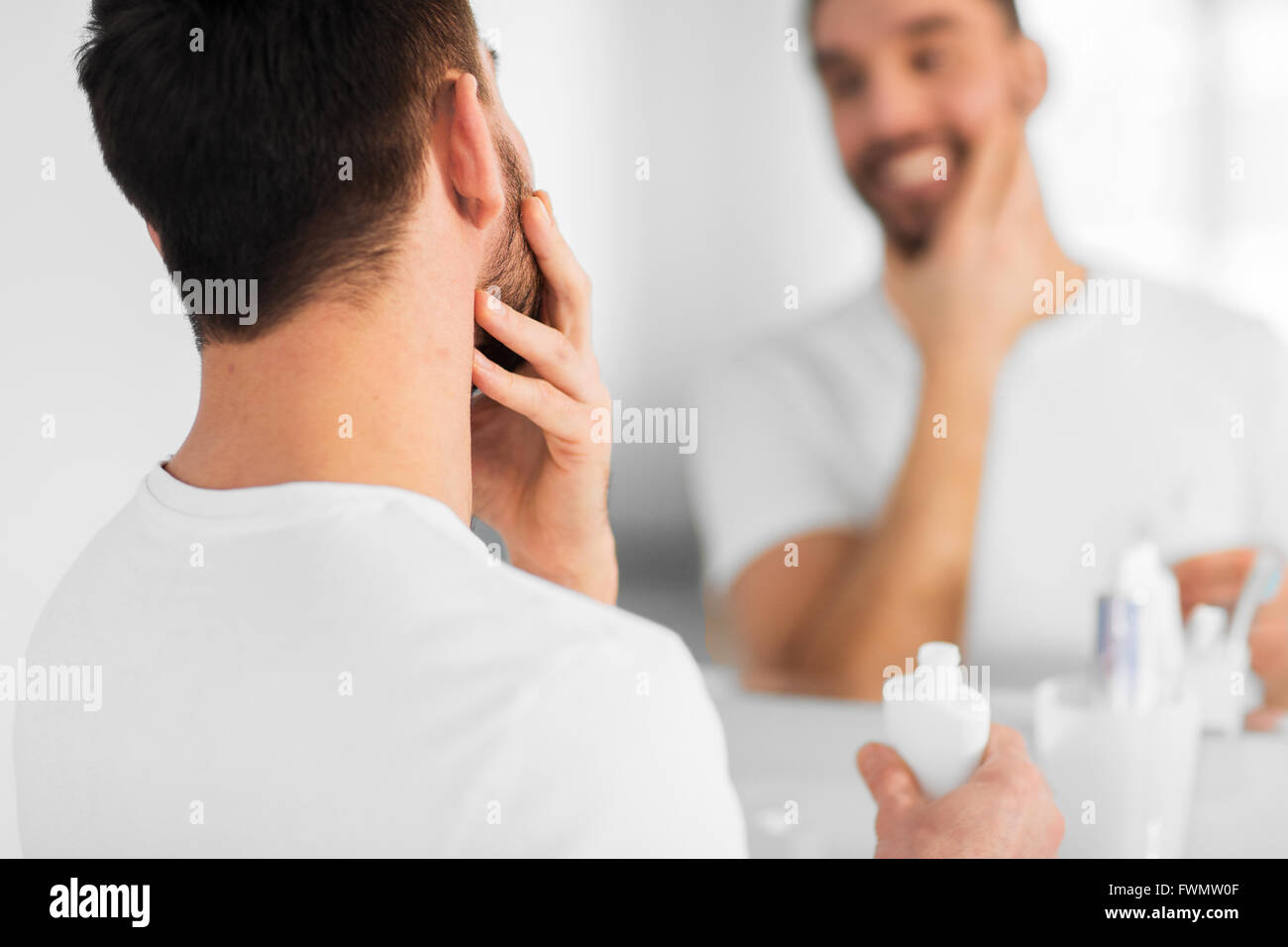 Applying face cream close up hi-res stock photography and images - Alamy