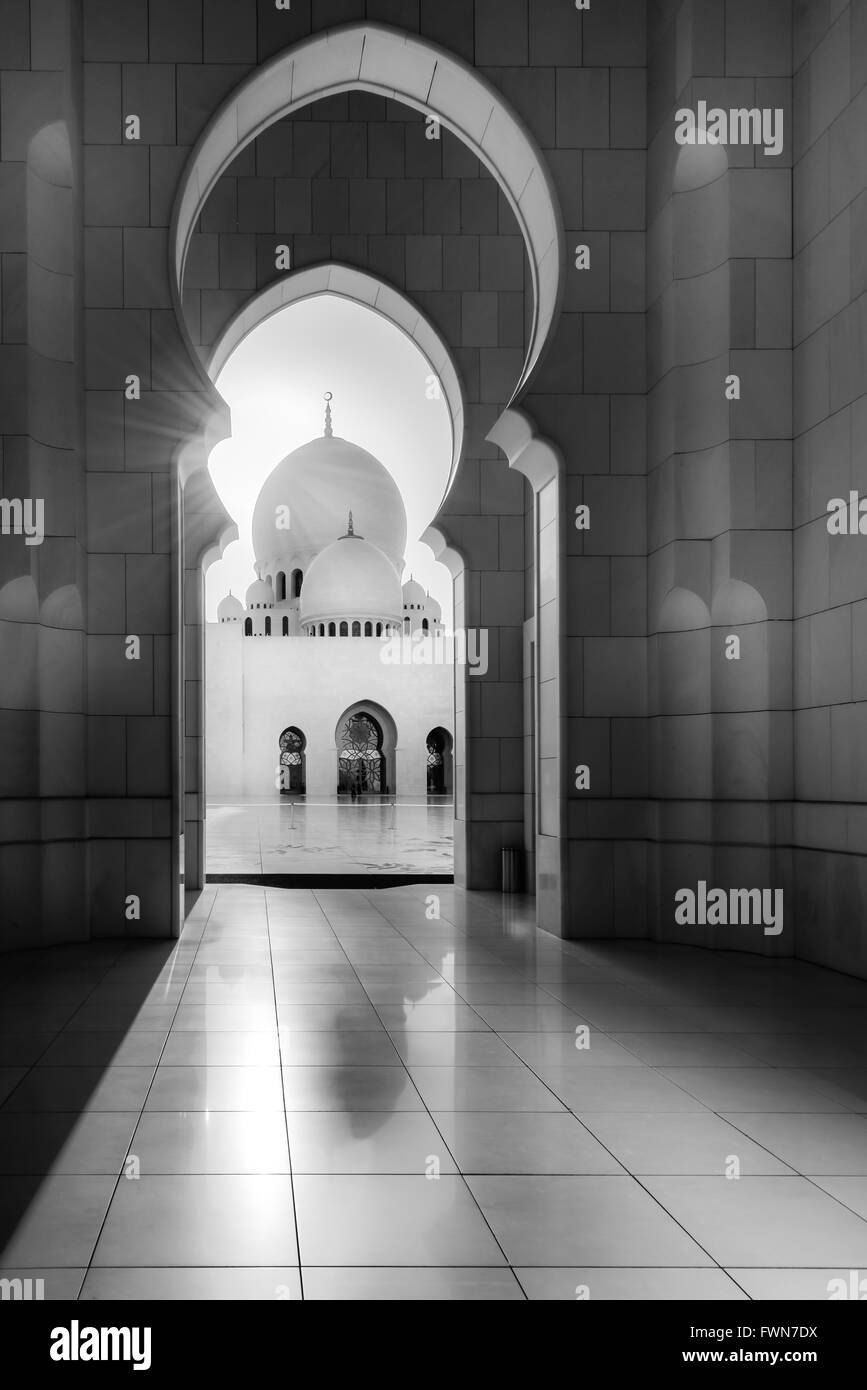 Illumination Sheikh Zayed Grand Mosque, Abu Dhabi Stock Photo Alamy