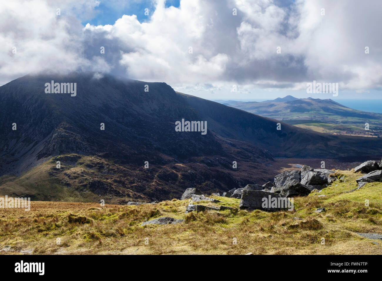 View to Craig Cwm Silyn from Mynydd Tal-y-mignedd on Nantlle Ridge in mountains of Snowdonia National Park. Gwynedd, Wales, UK Stock Photo