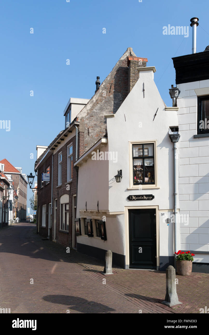 Streetscene with very small house in the city centre of Kampen, Overijssel, Netherlands Stock Photo