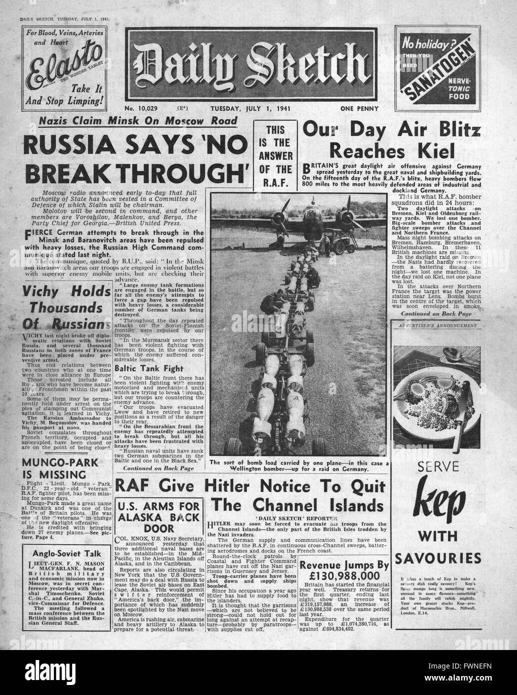 1941 front page  Daily Sketch Battle for Russia and RAF bombing raid on Kiel Stock Photo