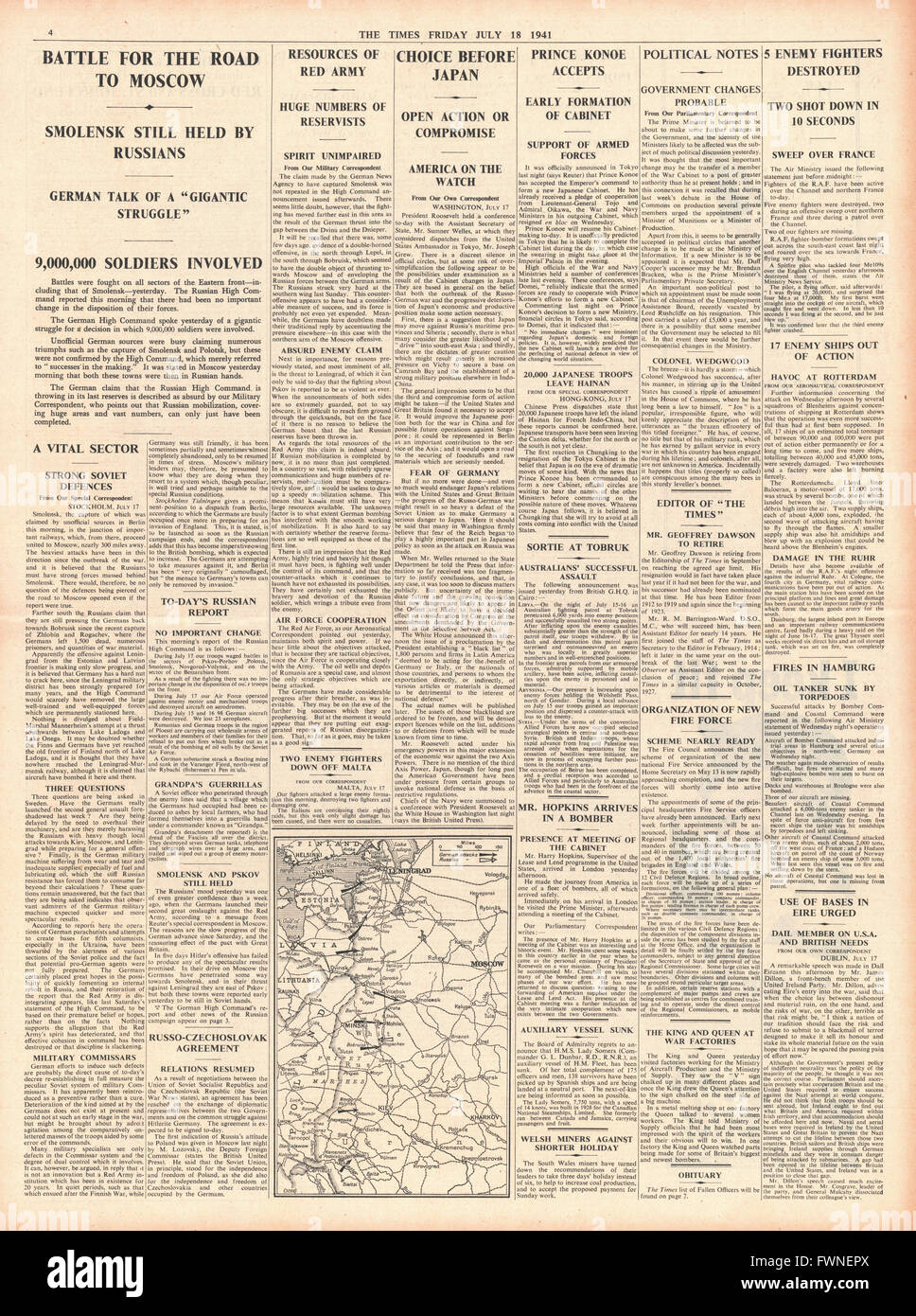 1941 page 4  The Times Battle for Russia Stock Photo
