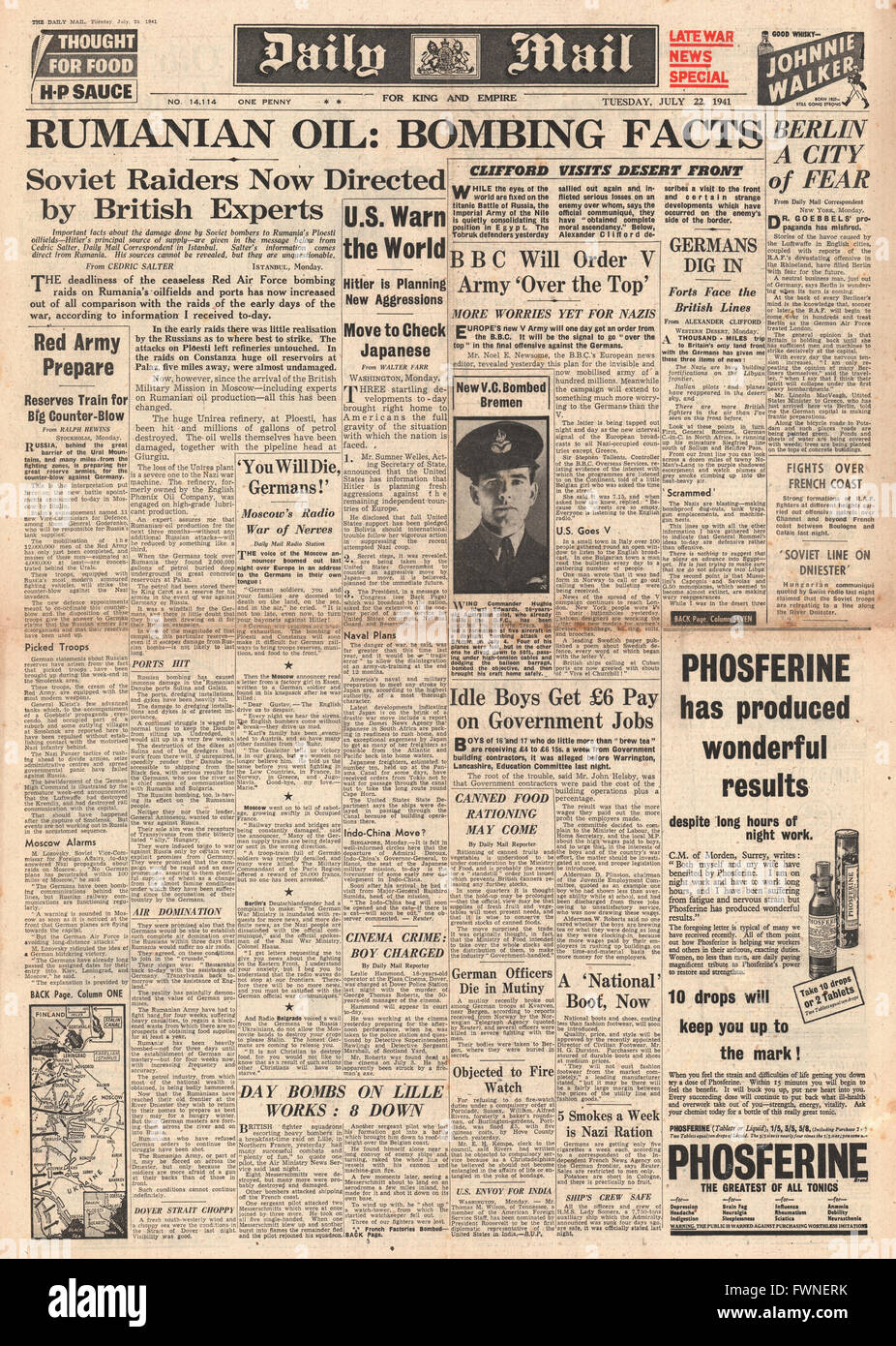 1941 front page  Daily Mail Soviet Air Force Bomb Romanian Oil fields and Victoria Cross Awarded to Hughie Edwards Stock Photo